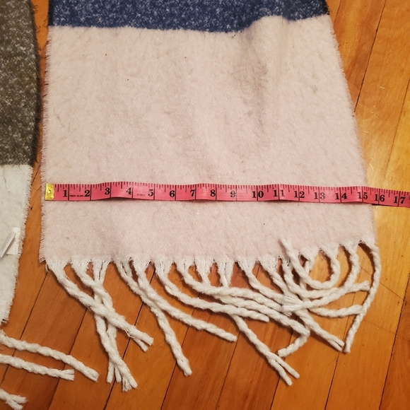 Colorful, cozy, fluffy, trendy scarf by Great Northern. Oversized. Multicolor. - Picture 4 of 5